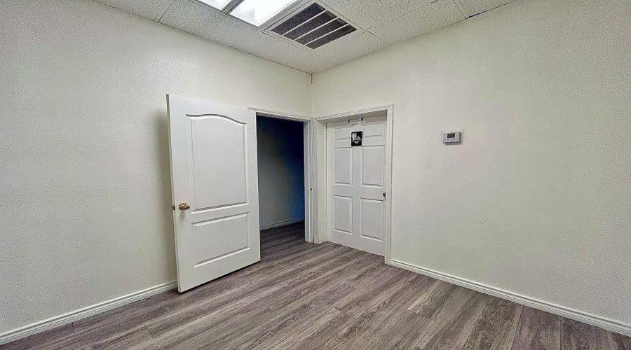 12520 Mines Rd, Laredo, Texas 78045, 1 Room Rooms,1 BathroomBathrooms,Commercial retail/office,For Rent,12520 Mines Rd,20263806
