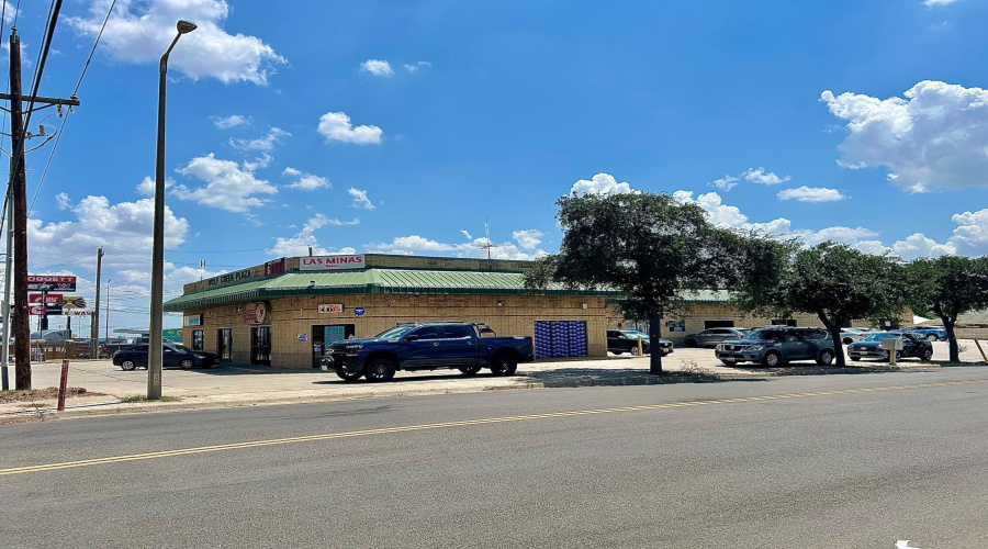 12520 Mines Rd, Laredo, Texas 78045, 1 Room Rooms,1 BathroomBathrooms,Commercial retail/office,For Rent,12520 Mines Rd,20263806