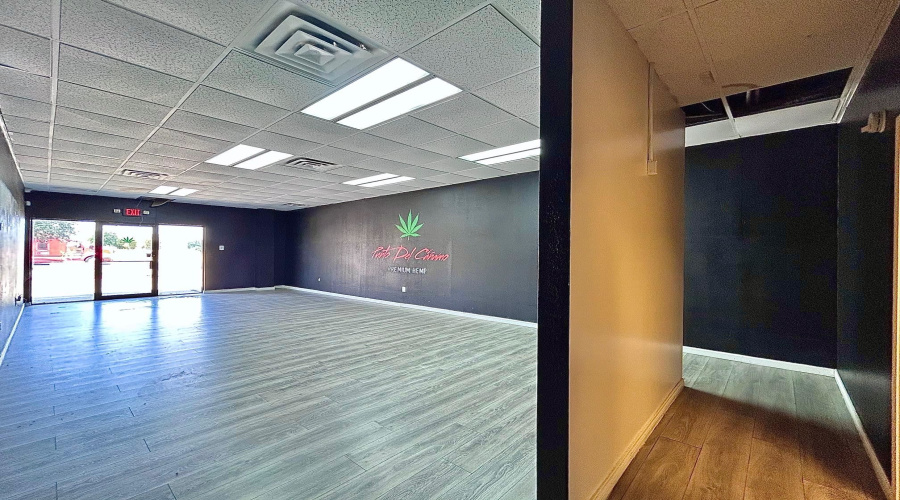 12520 Mines Rd, Laredo, Texas 78045, 1 Room Rooms,1 BathroomBathrooms,Commercial retail/office,For Rent,12520 Mines Rd,20263806