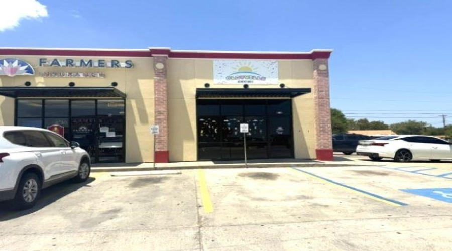 3210 Jaime Zapata Memorial Hwy, Laredo, Texas 78043, 6 Rooms Rooms,2 BathroomsBathrooms,Commercial retail/office,For Rent,3210 Jaime Zapata Memorial Hwy,20263810