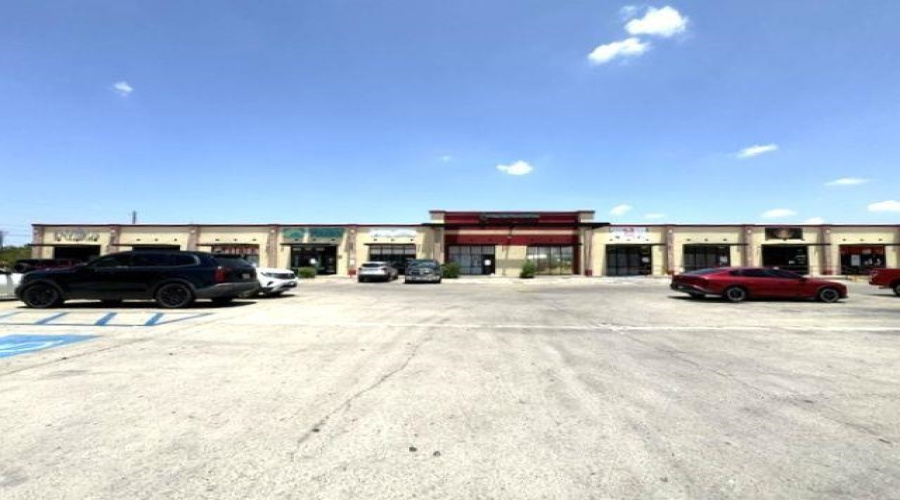 3210 Jaime Zapata Memorial Hwy, Laredo, Texas 78043, 6 Rooms Rooms,2 BathroomsBathrooms,Commercial retail/office,For Rent,3210 Jaime Zapata Memorial Hwy,20263810