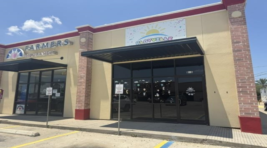 3210 Jaime Zapata Memorial Hwy, Laredo, Texas 78043, 6 Rooms Rooms,2 BathroomsBathrooms,Commercial retail/office,For Rent,3210 Jaime Zapata Memorial Hwy,20263810