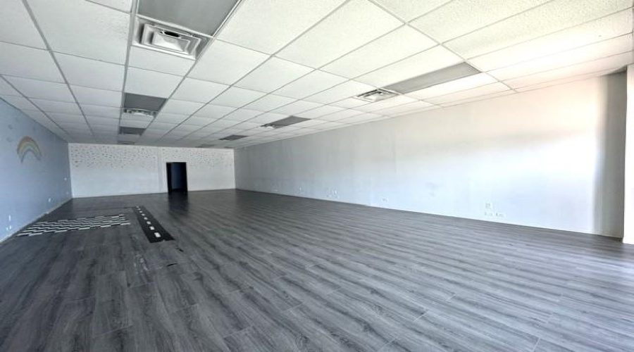 3210 Jaime Zapata Memorial Hwy, Laredo, Texas 78043, 6 Rooms Rooms,2 BathroomsBathrooms,Commercial retail/office,For Rent,3210 Jaime Zapata Memorial Hwy,20263810