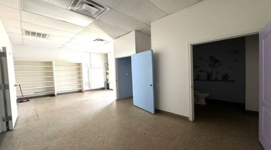 3210 Jaime Zapata Memorial Hwy, Laredo, Texas 78043, 6 Rooms Rooms,2 BathroomsBathrooms,Commercial retail/office,For Rent,3210 Jaime Zapata Memorial Hwy,20263810