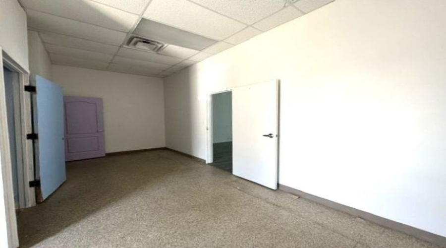 3210 Jaime Zapata Memorial Hwy, Laredo, Texas 78043, 6 Rooms Rooms,2 BathroomsBathrooms,Commercial retail/office,For Rent,3210 Jaime Zapata Memorial Hwy,20263810