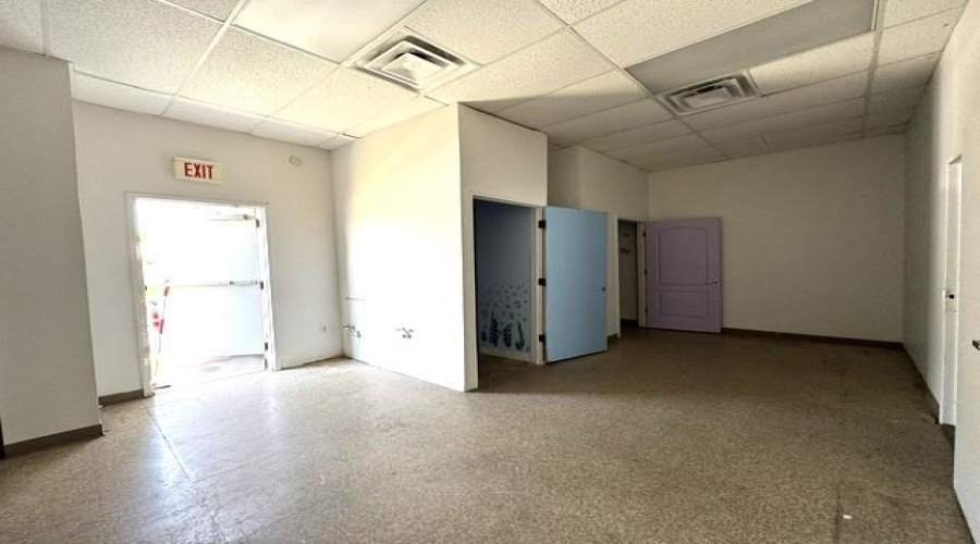 3210 Jaime Zapata Memorial Hwy, Laredo, Texas 78043, 6 Rooms Rooms,2 BathroomsBathrooms,Commercial retail/office,For Rent,3210 Jaime Zapata Memorial Hwy,20263810