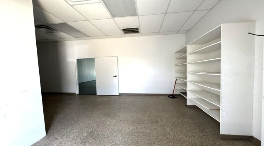 3210 Jaime Zapata Memorial Hwy, Laredo, Texas 78043, 6 Rooms Rooms,2 BathroomsBathrooms,Commercial retail/office,For Rent,3210 Jaime Zapata Memorial Hwy,20263810