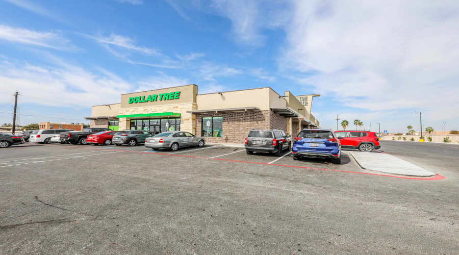 1016 Calton Rd, LAREDO, Texas 78041, 1 Room Rooms,1 BathroomBathrooms,Commercial retail/office,For Rent,1016 Calton Rd,20263811