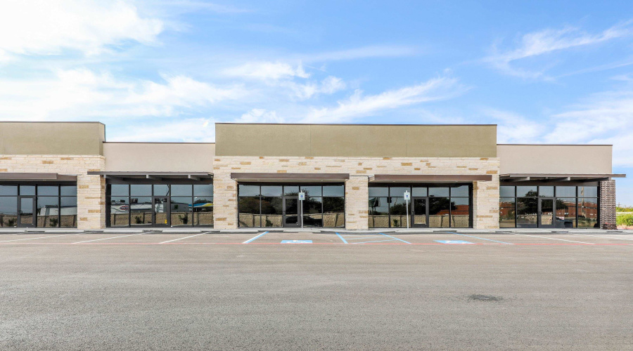 1016 Calton Rd, LAREDO, Texas 78041, 1 Room Rooms,1 BathroomBathrooms,Commercial retail/office,For Rent,1016 Calton Rd,20263811