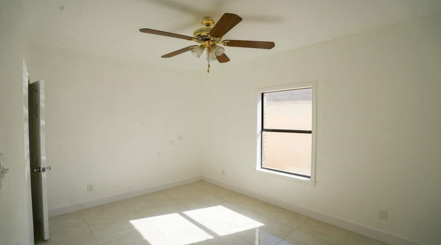 1046 Faldo Dr, Laredo, Texas 78045, 4 Bedrooms Bedrooms, 8 Rooms Rooms,3 BathroomsBathrooms,Residential,For Sale,1046 Faldo Dr,20263815