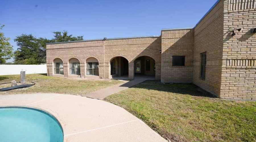 1046 Faldo Dr, Laredo, Texas 78045, 4 Bedrooms Bedrooms, 8 Rooms Rooms,3 BathroomsBathrooms,Residential,For Sale,1046 Faldo Dr,20263815