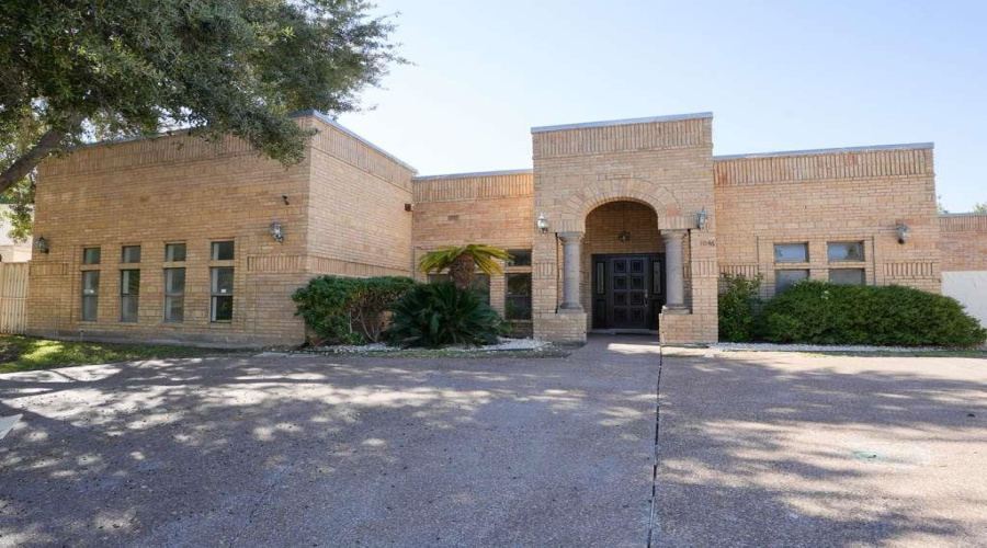 1046 Faldo Dr, Laredo, Texas 78045, 4 Bedrooms Bedrooms, 8 Rooms Rooms,3 BathroomsBathrooms,Residential,For Sale,1046 Faldo Dr,20263815