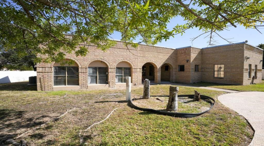 1046 Faldo Dr, Laredo, Texas 78045, 4 Bedrooms Bedrooms, 8 Rooms Rooms,3 BathroomsBathrooms,Residential,For Sale,1046 Faldo Dr,20263815