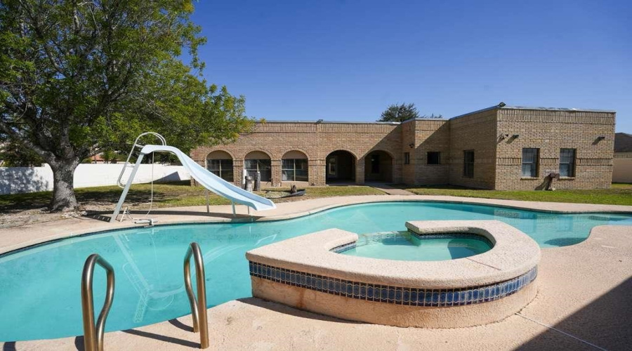 1046 Faldo Dr, Laredo, Texas 78045, 4 Bedrooms Bedrooms, 8 Rooms Rooms,3 BathroomsBathrooms,Residential,For Sale,1046 Faldo Dr,20263815