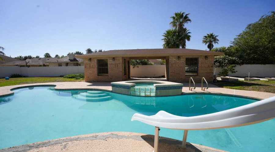 1046 Faldo Dr, Laredo, Texas 78045, 4 Bedrooms Bedrooms, 8 Rooms Rooms,3 BathroomsBathrooms,Residential,For Sale,1046 Faldo Dr,20263815