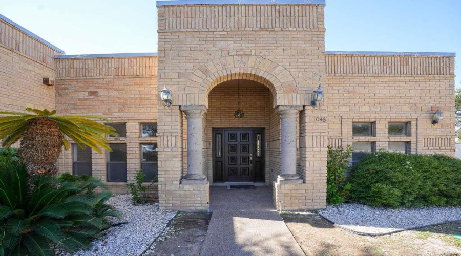 1046 Faldo Dr, Laredo, Texas 78045, 4 Bedrooms Bedrooms, 8 Rooms Rooms,3 BathroomsBathrooms,Residential,For Sale,1046 Faldo Dr,20263815