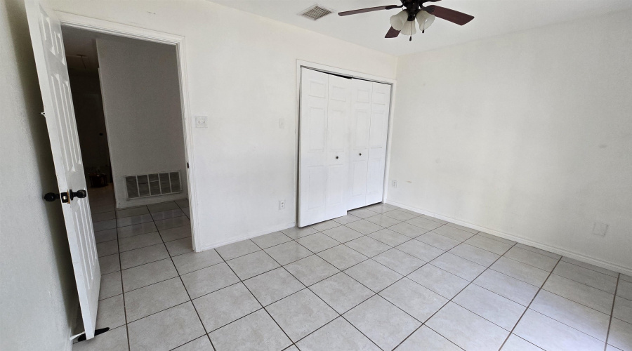 127 Pamplona Lp, Laredo, Texas 78046, 3 Bedrooms Bedrooms, 5 Rooms Rooms,2 BathroomsBathrooms,Residential,For Sale,127 Pamplona Lp,20263817