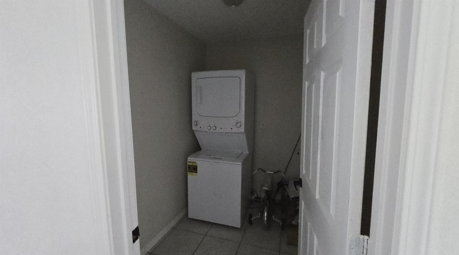 127 Pamplona Lp, Laredo, Texas 78046, 3 Bedrooms Bedrooms, 5 Rooms Rooms,2 BathroomsBathrooms,Residential,For Sale,127 Pamplona Lp,20263817