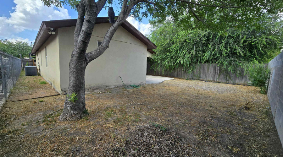 127 Pamplona Lp, Laredo, Texas 78046, 3 Bedrooms Bedrooms, 5 Rooms Rooms,2 BathroomsBathrooms,Residential,For Sale,127 Pamplona Lp,20263817