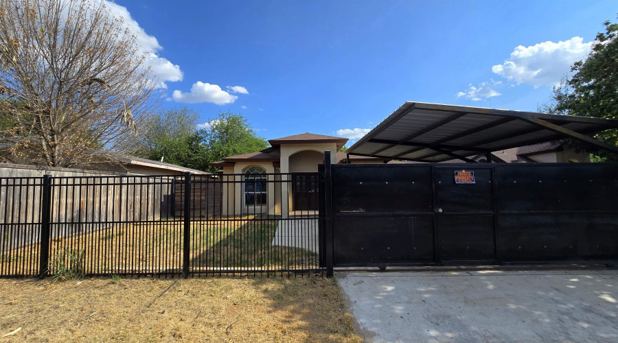 127 Pamplona Lp, Laredo, Texas 78046, 3 Bedrooms Bedrooms, 5 Rooms Rooms,2 BathroomsBathrooms,Residential,For Sale,127 Pamplona Lp,20263817