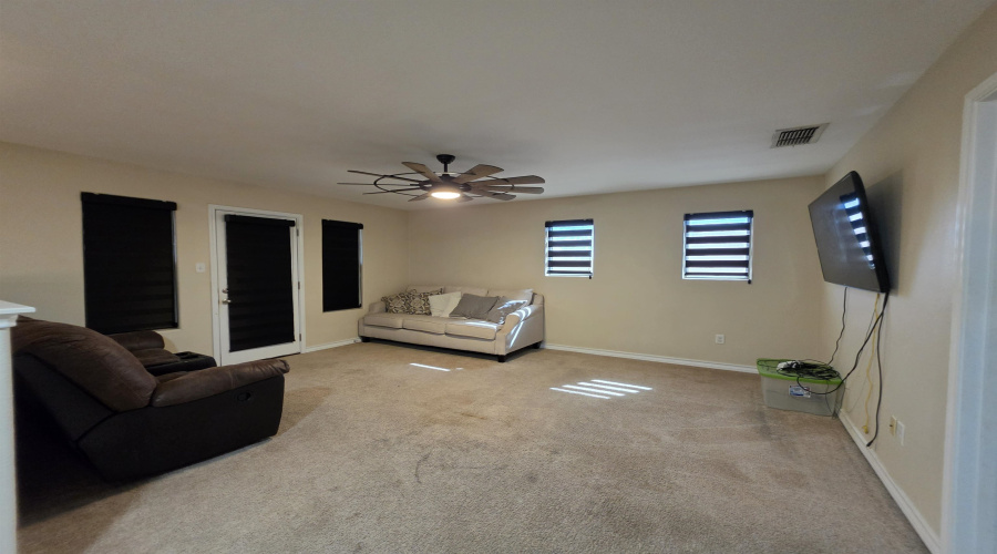 302 Date Palm Dr., LAREDO, Texas 78045, 4 Bedrooms Bedrooms, 8 Rooms Rooms,3 BathroomsBathrooms,Residential,For Rent,302 Date Palm Dr.,20263818