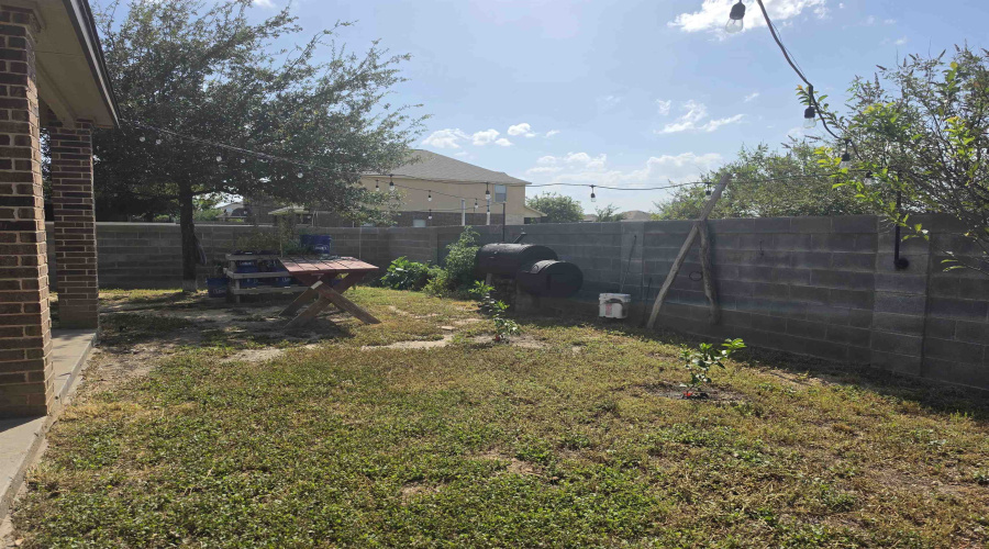302 Date Palm Dr., LAREDO, Texas 78045, 4 Bedrooms Bedrooms, 8 Rooms Rooms,3 BathroomsBathrooms,Residential,For Rent,302 Date Palm Dr.,20263818