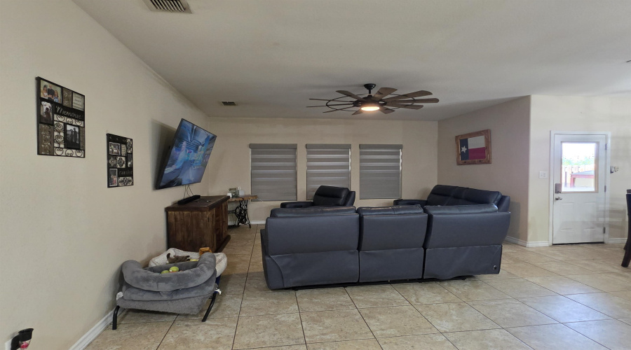 302 Date Palm Dr., LAREDO, Texas 78045, 4 Bedrooms Bedrooms, 8 Rooms Rooms,3 BathroomsBathrooms,Residential,For Rent,302 Date Palm Dr.,20263818