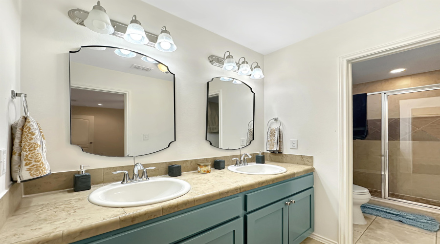 5714 Montevista Dr., Laredo, Texas 78041, 3 Bedrooms Bedrooms, 5 Rooms Rooms,2 BathroomsBathrooms,Residential,For Rent,5714 Montevista Dr.,20263819