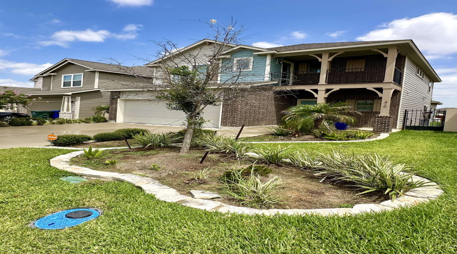 310 Baywater Hill Ln, Laredo, Texas 78045, 4 Bedrooms Bedrooms, 8 Rooms Rooms,3 BathroomsBathrooms,Residential,For Rent,310 Baywater Hill Ln,20263822