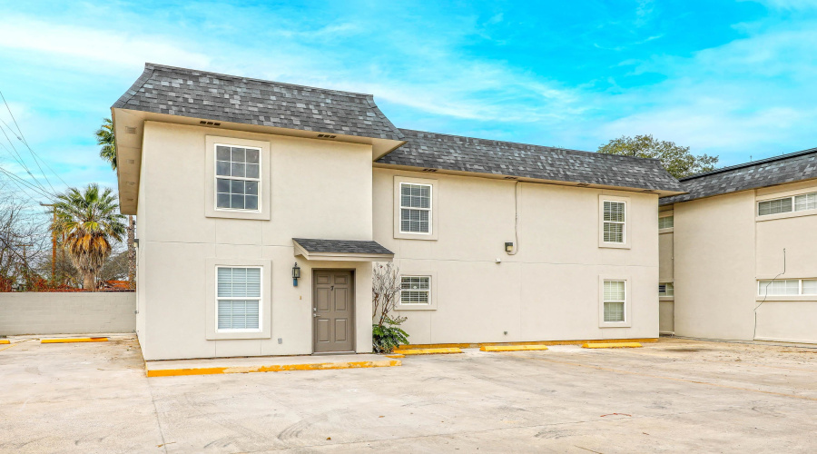 102 Belaire Dr, Laredo, Texas 78041-3136, 1 Bedroom Bedrooms, 3 Rooms Rooms,1 BathroomBathrooms,Residential,For Rent,102 Belaire Dr,20263829