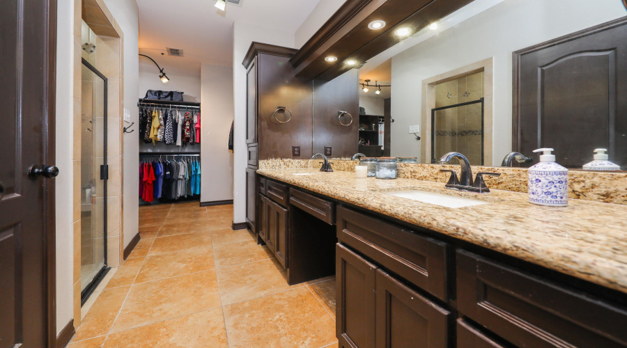102 Rhine Falls Ct, Laredo, Texas 78041, 4 Bedrooms Bedrooms, 6 Rooms Rooms,3 BathroomsBathrooms,Residential,For Sale,102 Rhine Falls Ct,20263833