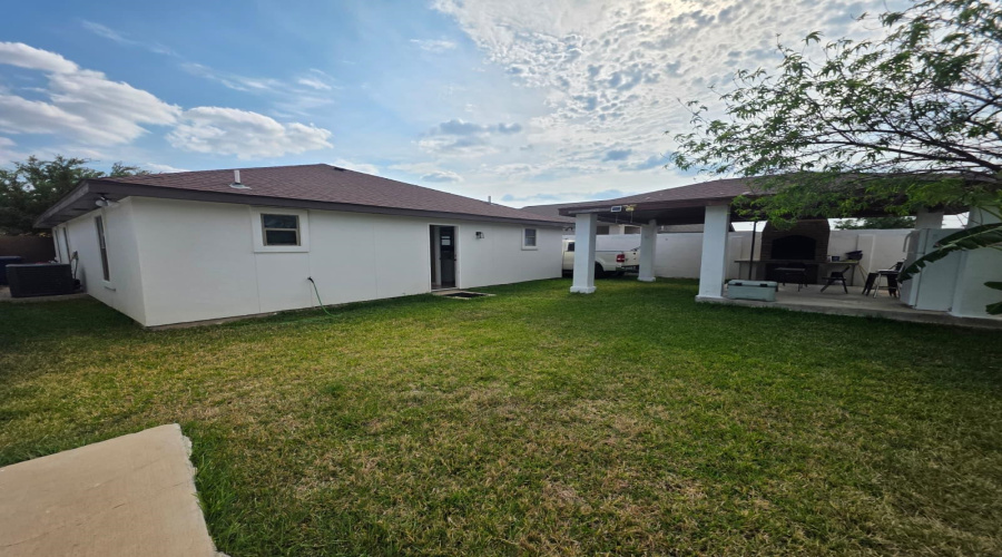 1424 Franc Cigarroa Dr, Laredo, Texas 78046, 4 Bedrooms Bedrooms, 6 Rooms Rooms,2 BathroomsBathrooms,Residential,For Rent,1424 Franc Cigarroa Dr,20263834