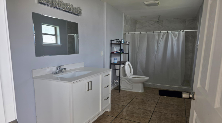 1424 Franc Cigarroa Dr, Laredo, Texas 78046, 4 Bedrooms Bedrooms, 6 Rooms Rooms,2 BathroomsBathrooms,Residential,For Rent,1424 Franc Cigarroa Dr,20263834