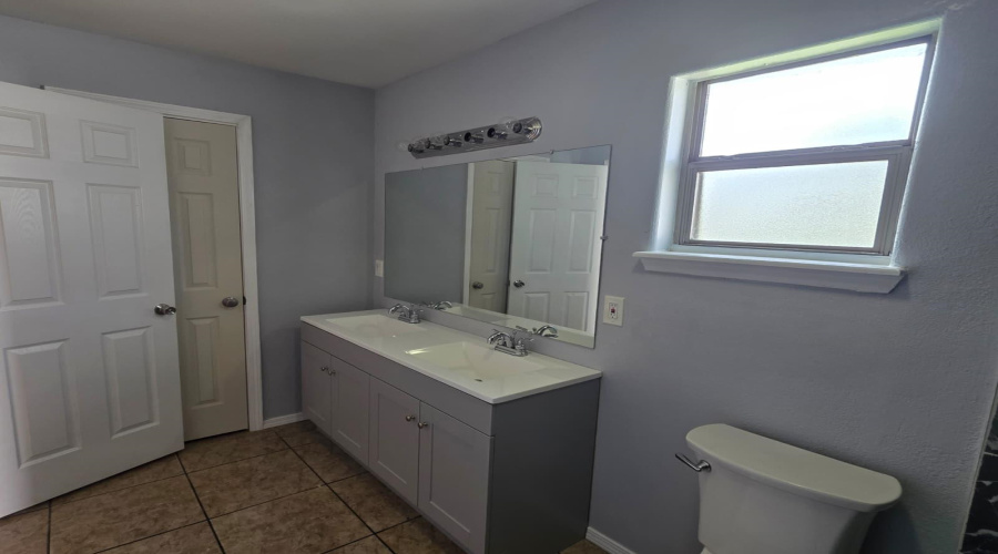1424 Franc Cigarroa Dr, Laredo, Texas 78046, 4 Bedrooms Bedrooms, 6 Rooms Rooms,2 BathroomsBathrooms,Residential,For Rent,1424 Franc Cigarroa Dr,20263834