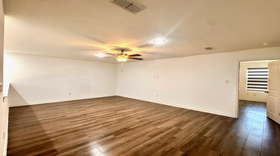 9913 Kaspar Dr., LAREDO, Texas 78045, 3 Bedrooms Bedrooms, 5 Rooms Rooms,3 BathroomsBathrooms,Residential,For Rent,9913 Kaspar Dr.,20263835