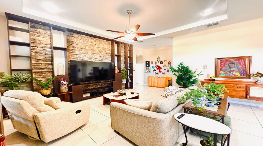7607 Patricia Highsmith Dr, LAREDO, Texas 78041, 3 Bedrooms Bedrooms, 6 Rooms Rooms,2 BathroomsBathrooms,Residential,For Sale,7607 Patricia Highsmith Dr,20263836
