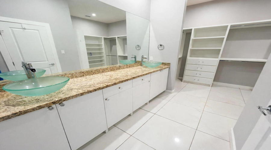 3807 Bella St., Laredo, Texas 78046, 3 Bedrooms Bedrooms, 5 Rooms Rooms,2 BathroomsBathrooms,Residential,For Sale,3807 Bella St.,20263837