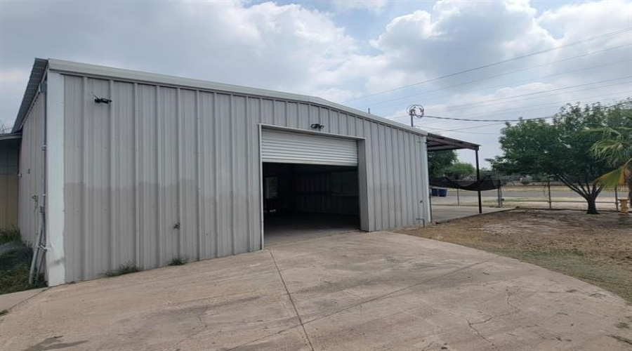 3202 Anna Ave, LAREDO, Texas 78041, ,2 BathroomsBathrooms,Commercial/industrial,For Rent,3202 Anna Ave,20263848