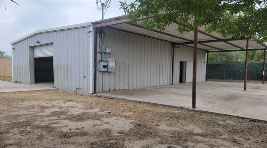 3202 Anna Ave, LAREDO, Texas 78041, ,2 BathroomsBathrooms,Commercial/industrial,For Rent,3202 Anna Ave,20263848