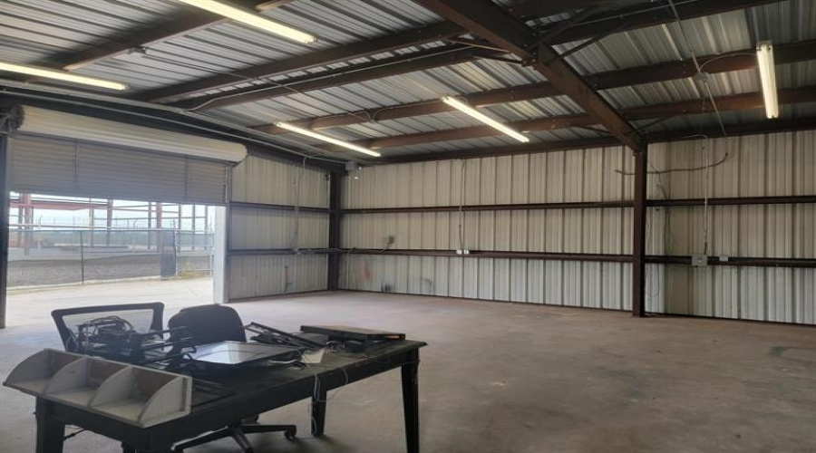 3202 Anna Ave, LAREDO, Texas 78041, ,2 BathroomsBathrooms,Commercial/industrial,For Rent,3202 Anna Ave,20263848