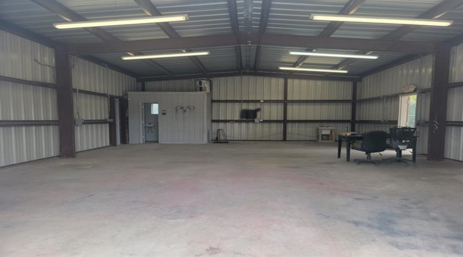 3202 Anna Ave, LAREDO, Texas 78041, ,2 BathroomsBathrooms,Commercial/industrial,For Rent,3202 Anna Ave,20263848