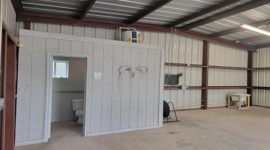 3202 Anna Ave, LAREDO, Texas 78041, ,2 BathroomsBathrooms,Commercial/industrial,For Rent,3202 Anna Ave,20263848