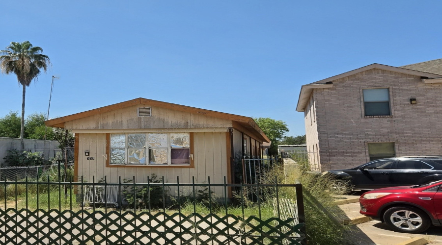 307 (1/2) W Sycamore St, Laredo, Texas 78041, ,Multi-family,For Sale,307 (1/2) W Sycamore St,20263849