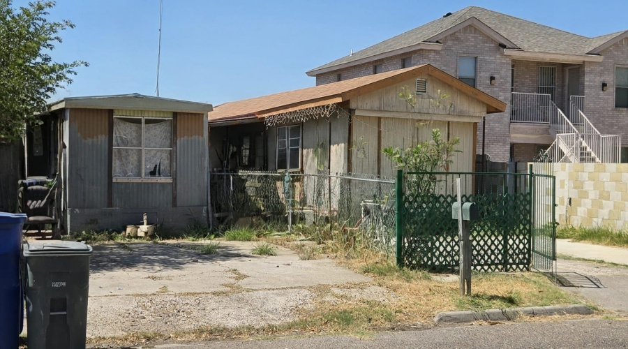 307 (1/2) W Sycamore St, Laredo, Texas 78041, ,Multi-family,For Sale,307 (1/2) W Sycamore St,20263849