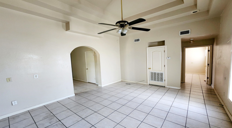 2202 Blaine St, Laredo, Texas 78043, 2 Bedrooms Bedrooms, 4 Rooms Rooms,1 BathroomBathrooms,Residential,For Rent,2202 Blaine St,20263839
