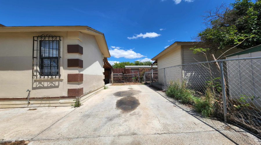 2202 Blaine St, Laredo, Texas 78043, 2 Bedrooms Bedrooms, 4 Rooms Rooms,1 BathroomBathrooms,Residential,For Rent,2202 Blaine St,20263839