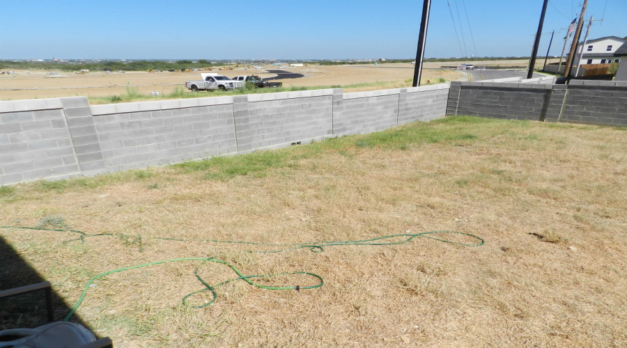 4002 Pavo Real Ln., Laredo, Texas 78046, 4 Bedrooms Bedrooms, 5 Rooms Rooms,2 BathroomsBathrooms,Residential,For Sale,4002 Pavo Real Ln.,20263842