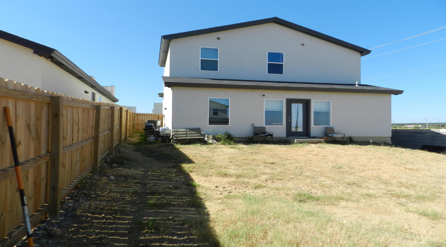 4002 Pavo Real Ln., Laredo, Texas 78046, 4 Bedrooms Bedrooms, 5 Rooms Rooms,2 BathroomsBathrooms,Residential,For Sale,4002 Pavo Real Ln.,20263842