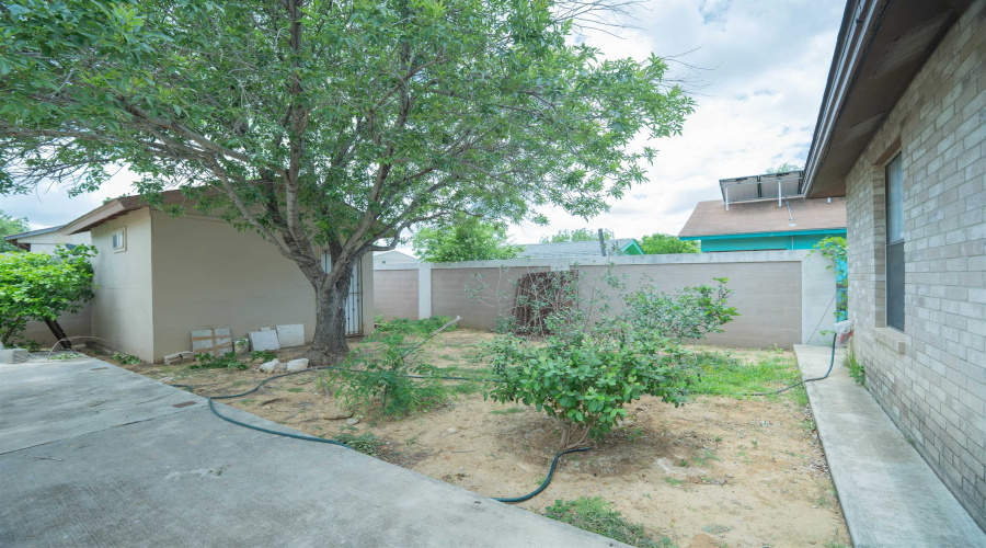 4725 San Rafael Ln, Laredo, Texas 78046, 3 Bedrooms Bedrooms, 5 Rooms Rooms,2 BathroomsBathrooms,Residential,For Sale,4725 San Rafael Ln,20263846