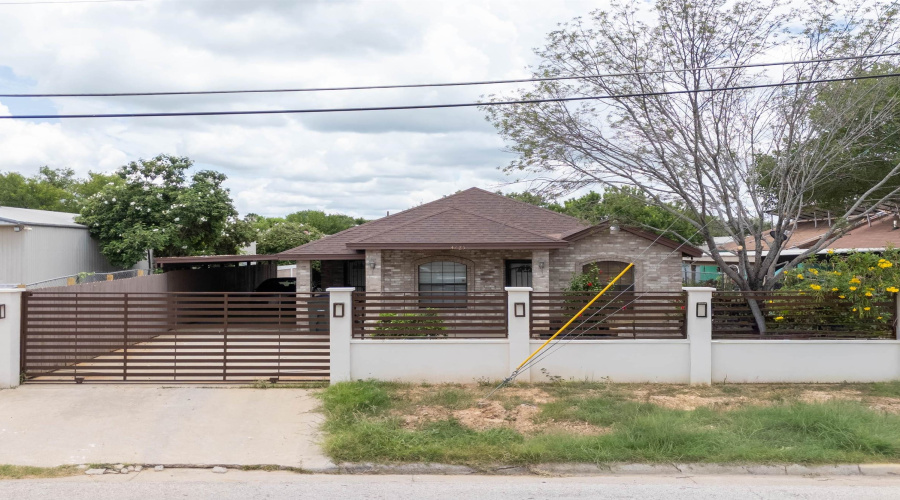 4725 San Rafael Ln, Laredo, Texas 78046, 3 Bedrooms Bedrooms, 5 Rooms Rooms,2 BathroomsBathrooms,Residential,For Sale,4725 San Rafael Ln,20263846